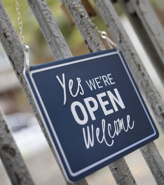 בלוג 2 blue open sign fennce 1